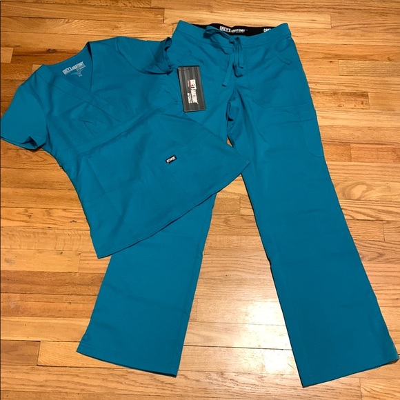 Grey's Anatomy Other - Greys anatomy scrub set